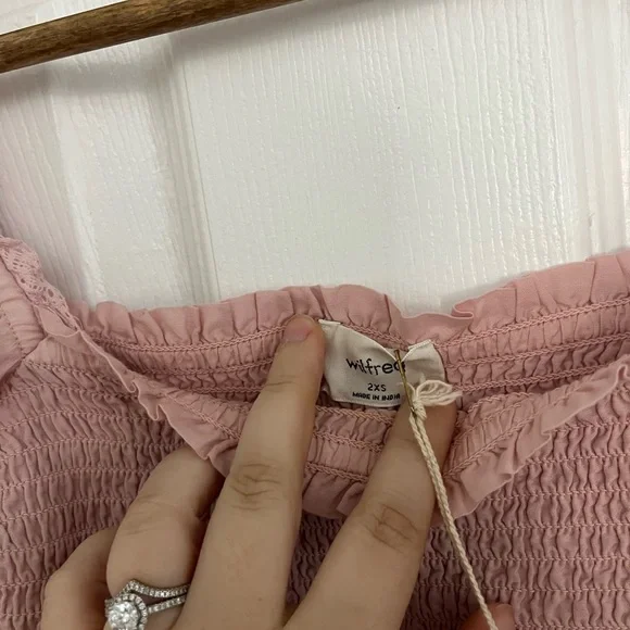 Wilfred Aritzia Pink Smocked Blouse NWT - Picture 4 of 7